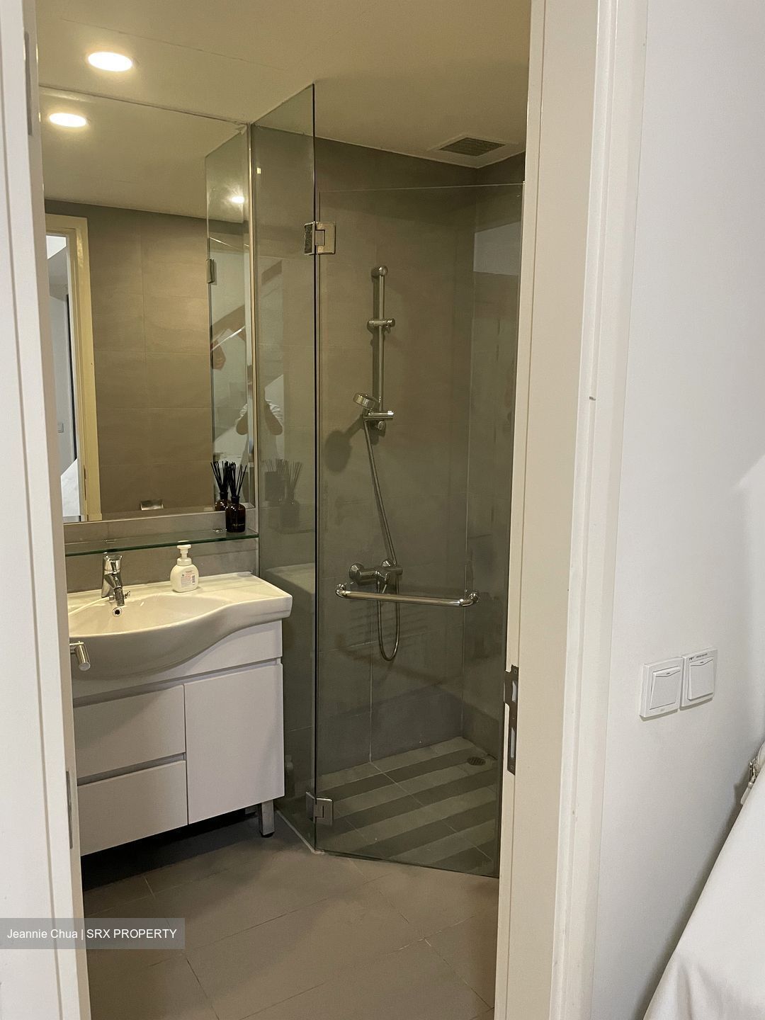 Hillcrest Road (D11), Condominium #492498981